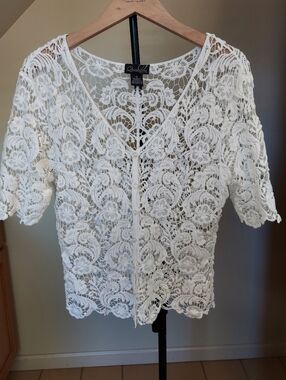 Questions By Say What  lvory Floral Lace Button Front Blouce Top Sz XL  Sheer